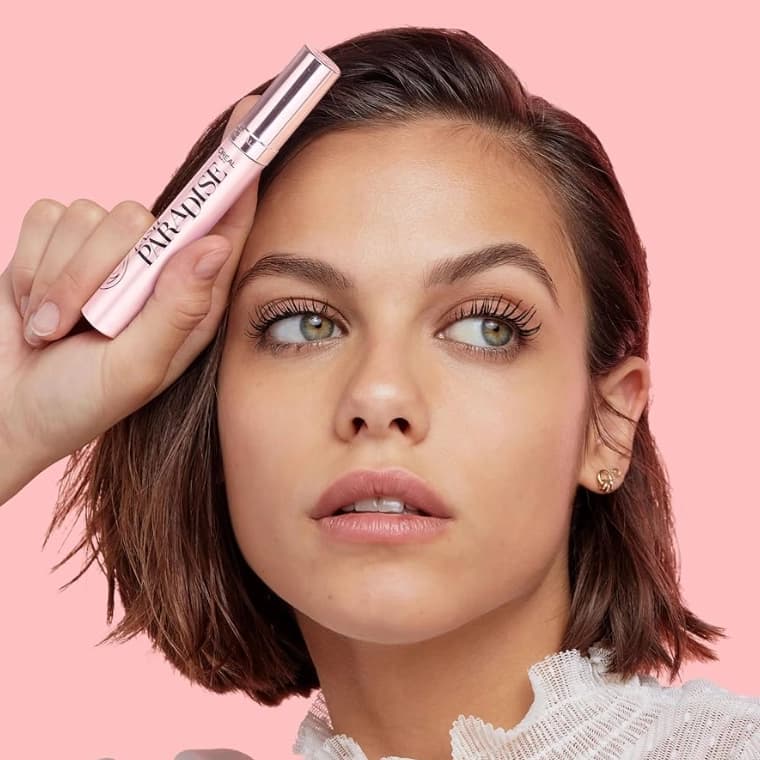 Detalle de maquillaje en editorial