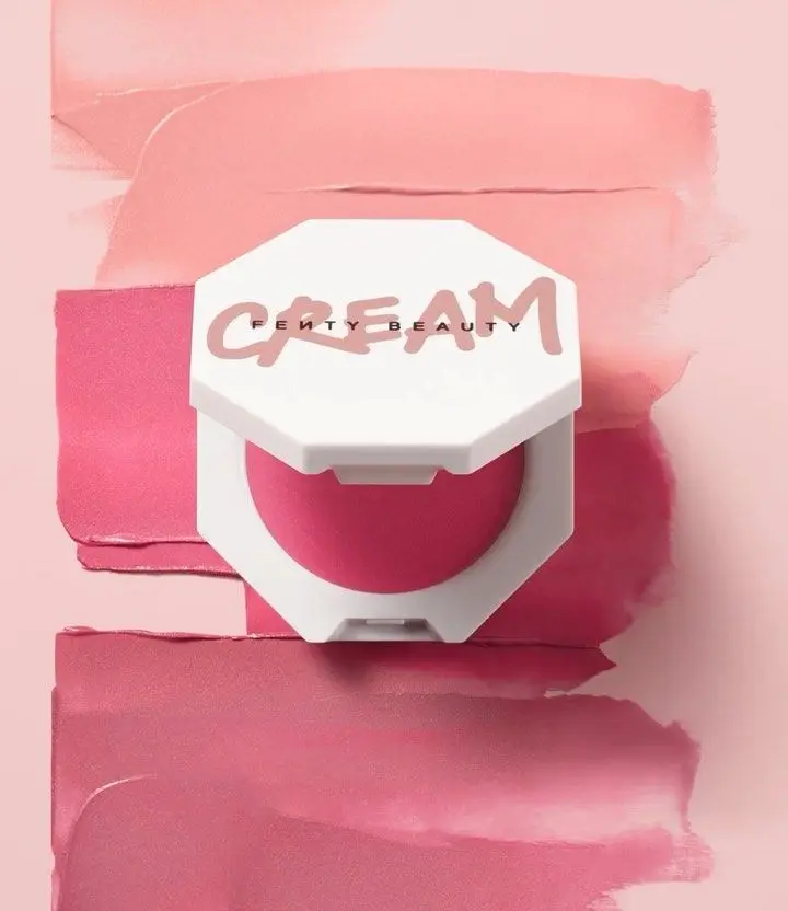 Detalle de maquillaje en editorial
