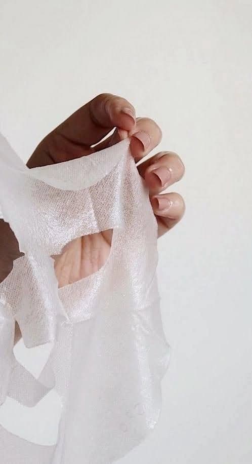 Detalle de maquillaje en editorial