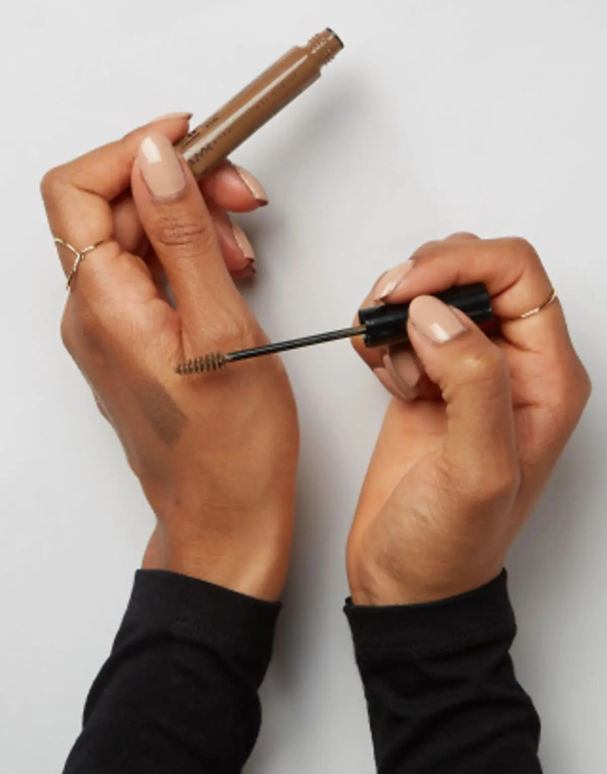 Detalle de maquillaje en editorial