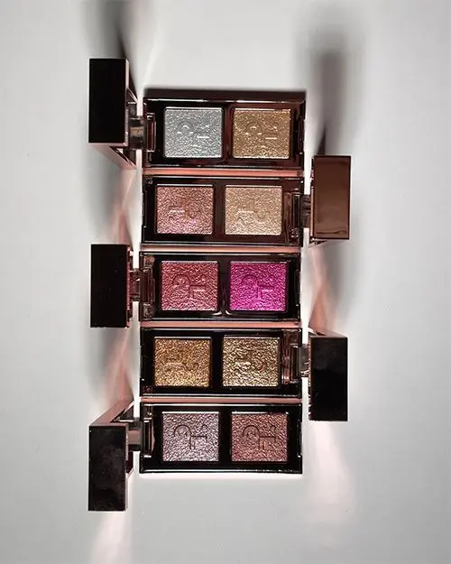Detalle de maquillaje en editorial